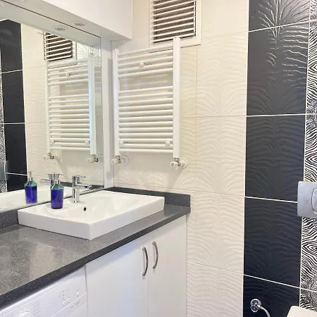 New Studio Apartment, 1br Appartement Istanboel